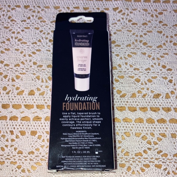 - Tracy Ellen, Hydrating Foundation, Warm beige - Picture 2 of 2